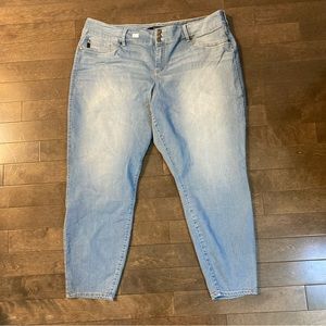 Torrid Size 28T Medium Wash Blue Tall Jeans, 3 Button Closure Inseam 30